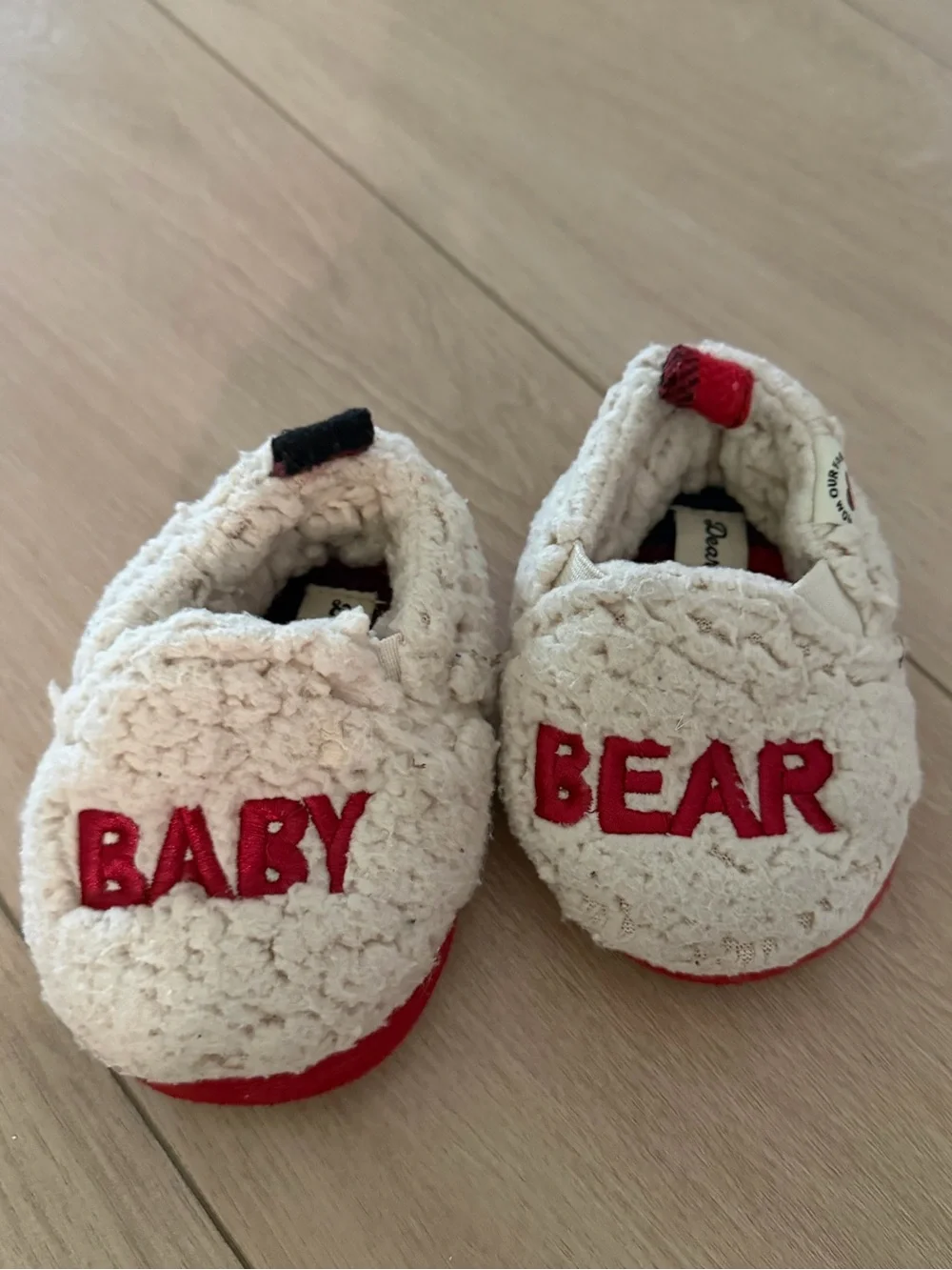 EUC Dearfoams Baby Bear Cream & Red Plush Slippers 6-9 Months/3